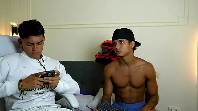 Snapshot of Paradise_boy_s chatting on 7, 2, 2025 Paradise boy s online show from 7, 2, 2025