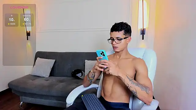 Snapshot of Paradise_boy_s chatting on 12, 11, 2025 Paradise boy s online show from 12, 11, 2025