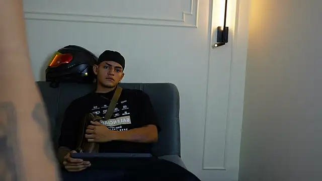 Snapshot of Paradise_boy_s chatting on 17, 1, 2025 Paradise boy s online show from 17, 1, 2025