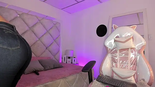 alessiaferry online show from 25, 4, 2026