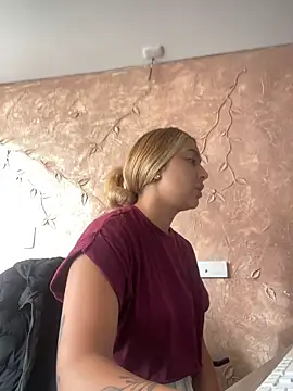 Snapshot of Miabonnett_ chatting on 18, 11, 2025 Miabonnett online show from 18, 11, 2025