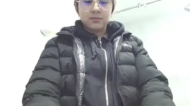 Snapshot of Miabonnett_ chatting on 4, 3, 2025 Miabonnett online show from 4, 3, 2025