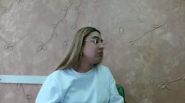 Snapshot of Miabonnett_ chatting on 18, 3, 2025 Miabonnett online show from 18, 3, 2025