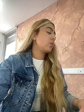 Snapshot of Miabonnett_ chatting on 5, 11, 2025 Miabonnett online show from 5, 11, 2025