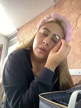 Snapshot of Miabonnett_ chatting on 20, 10, 2025 Miabonnett online show from 20, 10, 2025