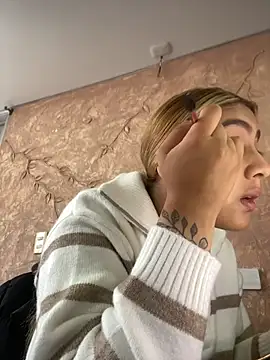 Snapshot of Miabonnett_ chatting on 20, 11, 2025 Miabonnett online show from 20, 11, 2025