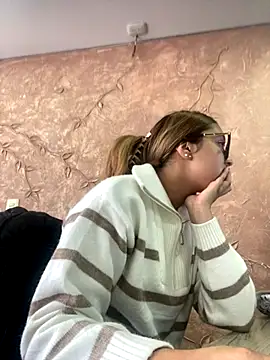 Snapshot of Miabonnett_ chatting on 19, 9, 2025 Miabonnett online show from 19, 9, 2025