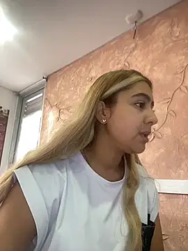 Snapshot of Miabonnett_ chatting on 6, 11, 2025 Miabonnett online show from 6, 11, 2025