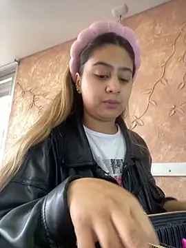 Snapshot of Miabonnett_ chatting on 10, 10, 2025 Miabonnett online show from 10, 10, 2025