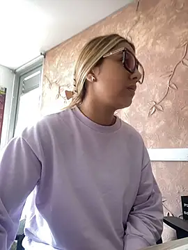 Miabonnett  online show from 14, 12, 2025