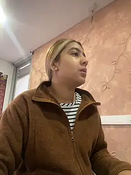 Snapshot of Miabonnett_ chatting on 24, 11, 2025 Miabonnett online show from 24, 11, 2025