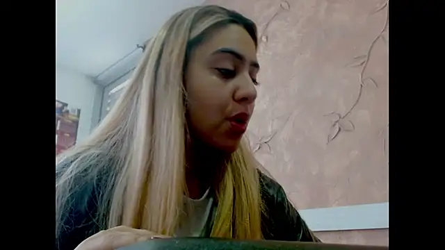 Miabonnett  online show from 20, 12, 2025