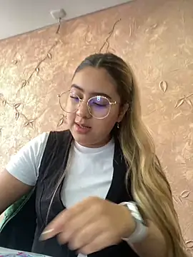 Snapshot of Miabonnett_ chatting on 21, 3, 2025 Miabonnett online show from 21, 3, 2025