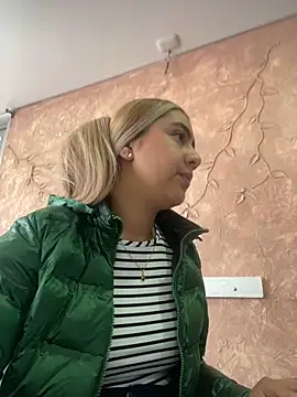 Snapshot of Miabonnett_ chatting on 18, 10, 2025 Miabonnett online show from 18, 10, 2025