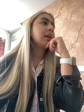 Snapshot of Miabonnett_ chatting on 15, 10, 2025 Miabonnett online show from 15, 10, 2025