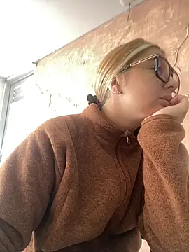 Snapshot of Miabonnett_ chatting on 3, 11, 2025 Miabonnett online show from 3, 11, 2025