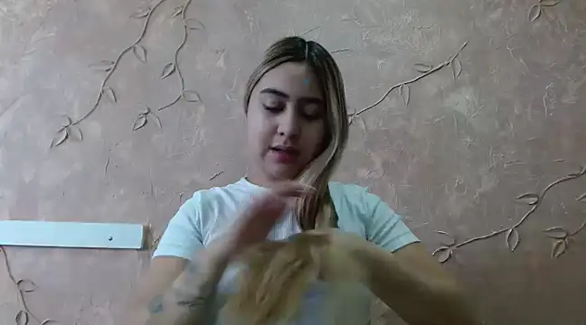 Snapshot of Miabonnett_ chatting on 6, 3, 2025 Miabonnett online show from 6, 3, 2025