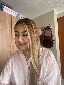 Miabonnett  online show from 14, 7, 2026