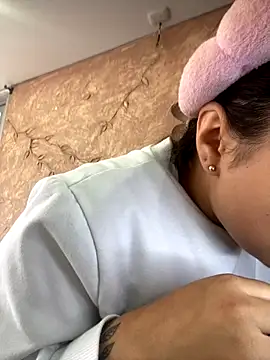 Snapshot of Miabonnett_ chatting on 8, 10, 2025 Miabonnett online show from 8, 10, 2025