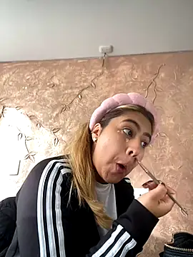 Miabonnett  online show from 5, 12, 2025