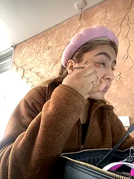 Snapshot of Miabonnett_ chatting on 21, 10, 2025 Miabonnett online show from 21, 10, 2025