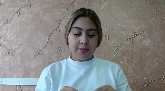 Snapshot of Miabonnett_ chatting on 8, 3, 2025 Miabonnett online show from 8, 3, 2025