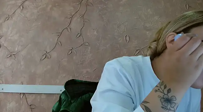 Snapshot of Miabonnett_ chatting on 18, 3, 2025 Miabonnett online show from 18, 3, 2025