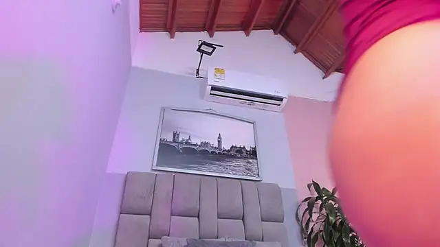 selene tylor  online show from 27, 9, 2025