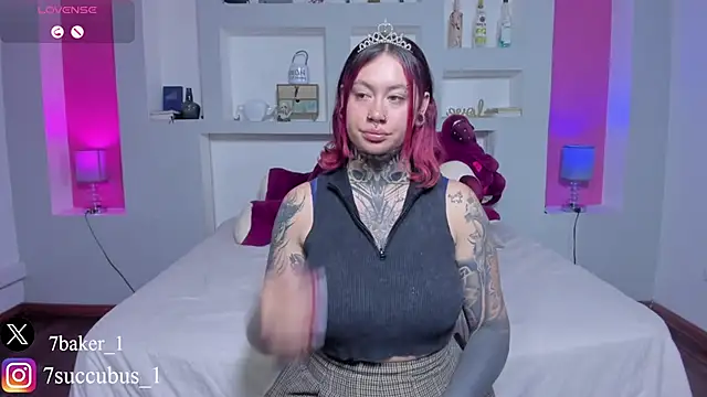 ViolettaBaker  online show from 22, 11, 2025