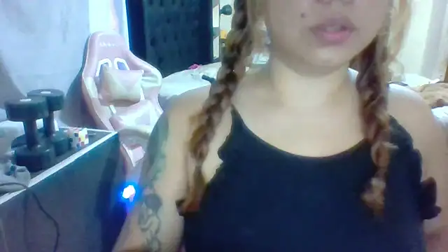 Jennxdolls online show from 20, 2, 2025