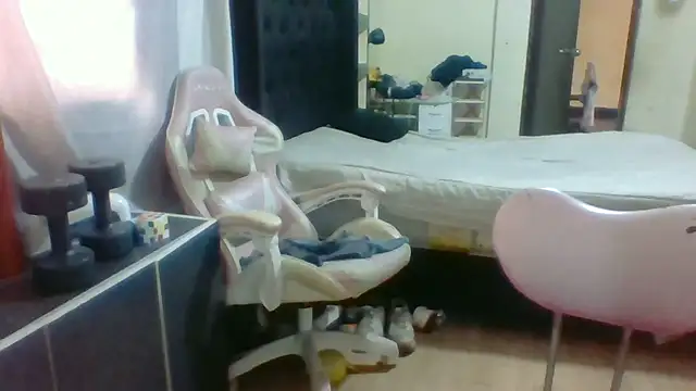 Jennxdolls online show from 13, 2, 2025