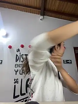 Snapshot of little-Emma chatting on 18, 9, 2025 little-Emma online show from 18, 9, 2025