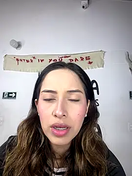 Snapshot of little-Emma chatting on 8, 10, 2025 little-Emma online show from 8, 10, 2025