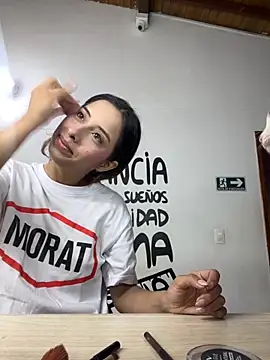 Snapshot of little-Emma chatting on 25, 9, 2025 little-Emma online show from 25, 9, 2025