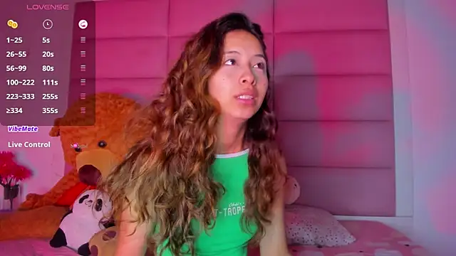 Snapshot of little-Emma chatting on 5, 3, 2025 little-Emma online show from 5, 3, 2025