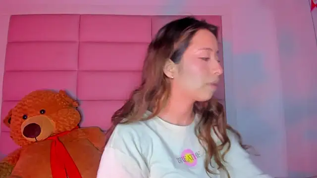 Snapshot of little-Emma chatting on 15, 3, 2025 little-Emma online show from 15, 3, 2025