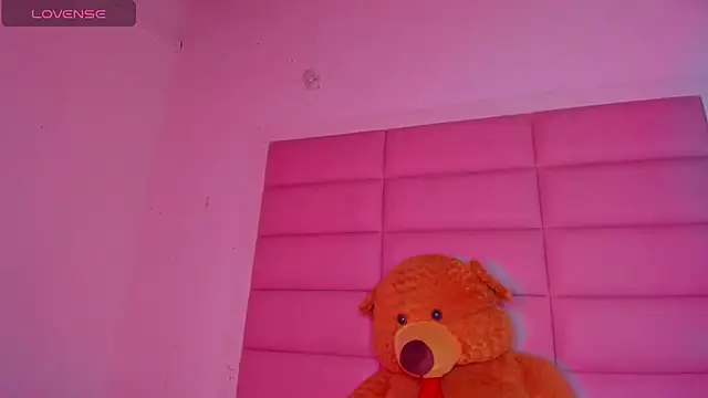 Snapshot of little-Emma chatting on 26, 2, 2025 little-Emma online show from 26, 2, 2025