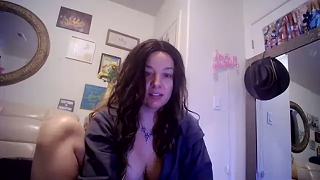 MonroeLoves online show from 11, 11, 2025