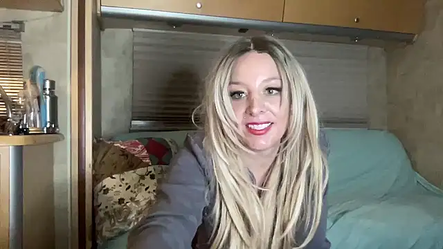 MonroeLoves online show from 15, 12, 2025