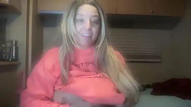 MonroeLoves online show from 17, 12, 2025