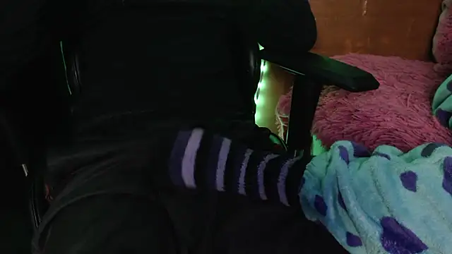 OldManAndGirlishLady online show from 19, 2, 2025