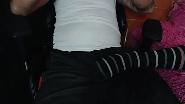 OldManAndGirlishLady online show from 15, 2, 2025