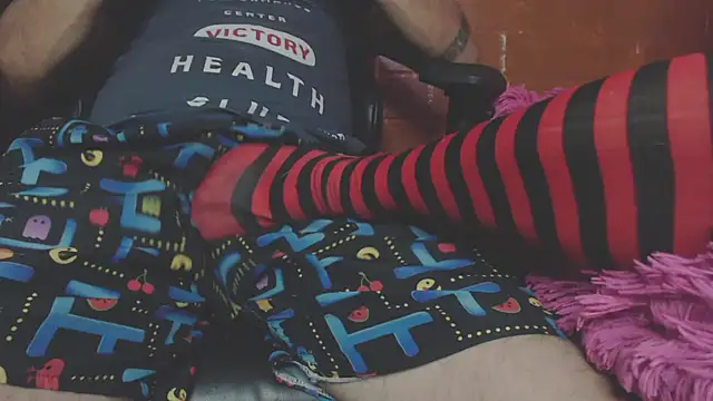 OldManAndGirlishLady online show from 4, 1, 2025