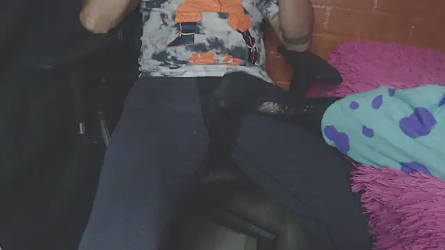 OldManAndGirlishLady online show from 16, 3, 2025