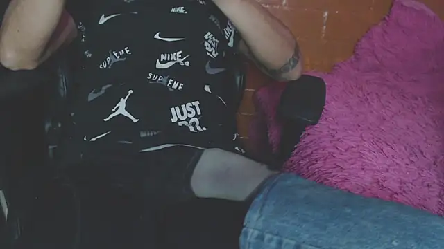 OldManAndGirlishLady online show from 24, 12, 2024