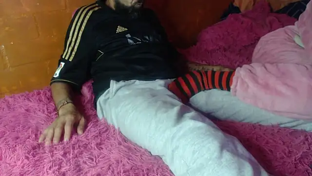 OldManAndGirlishLady online show from 13, 3, 2025