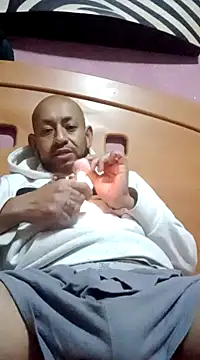 pineda1689 online show from 5, 1, 2025