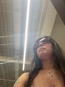 Reinacatchile online show from 1, 2, 2025