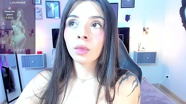 Charlotte  Benett online show from 29, 3, 2026