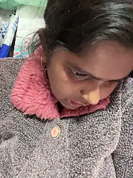 Snapshot of Beauty-queen chatting on 18, 12, 2025 Beauty-queen online show from 18, 12, 2025